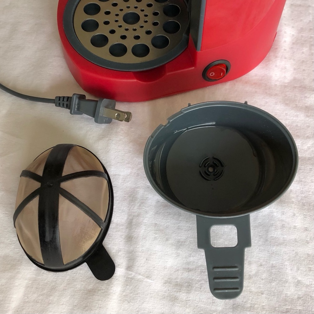 Bella One Cup Electric Coffee Maker and Mug, Red - Picture 8 of 9